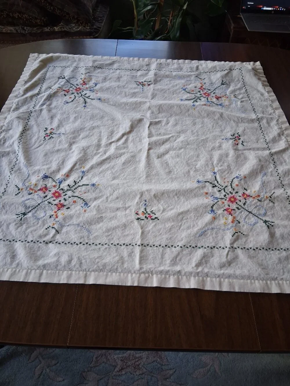 🌸 Vintage 1950s Embroidered Floral Tablecloth • 31.5” Square • Made in China